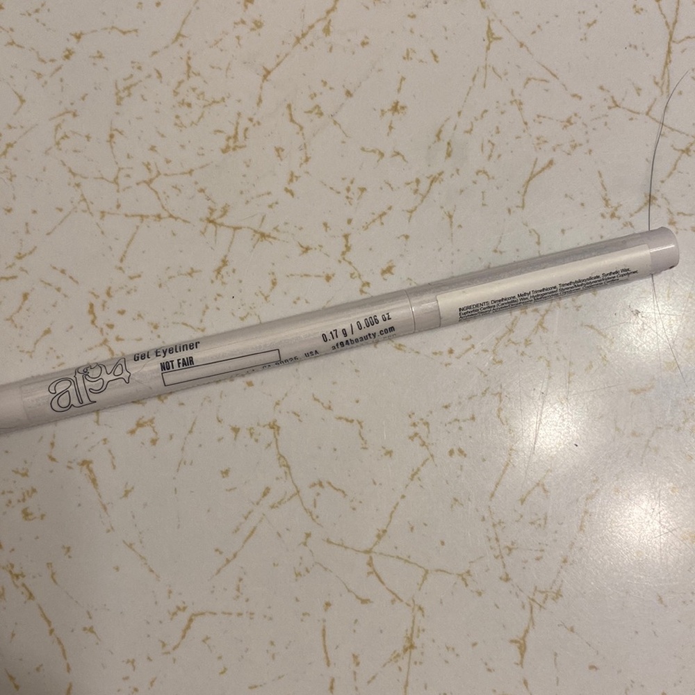 Af94 gel eyeliner in “Not fair” (white)